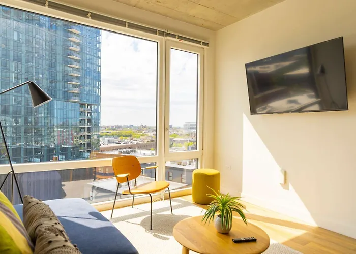 Modern 3br Near North Ave Shops