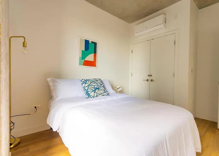 Modern 3br Near North Ave Shops *