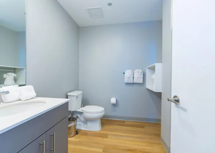 Modern 3br Near North Ave Shops *