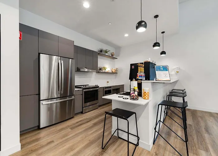 Modern 3br Near North Ave Shops *
